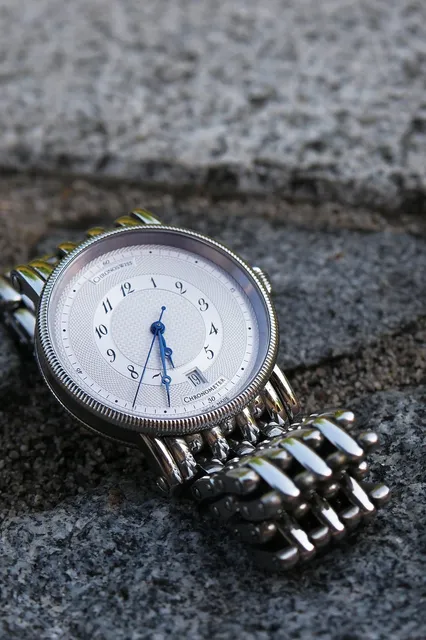 Load image into Gallery viewer, Delicate AMOUR Plate Bracelet
