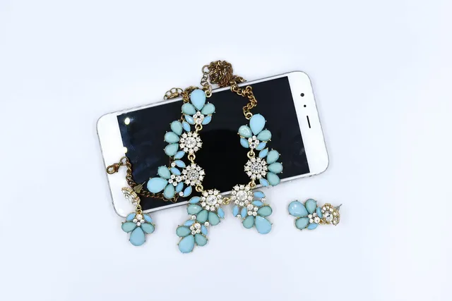 Load image into Gallery viewer, Initial Zircon earring (1 piece)
