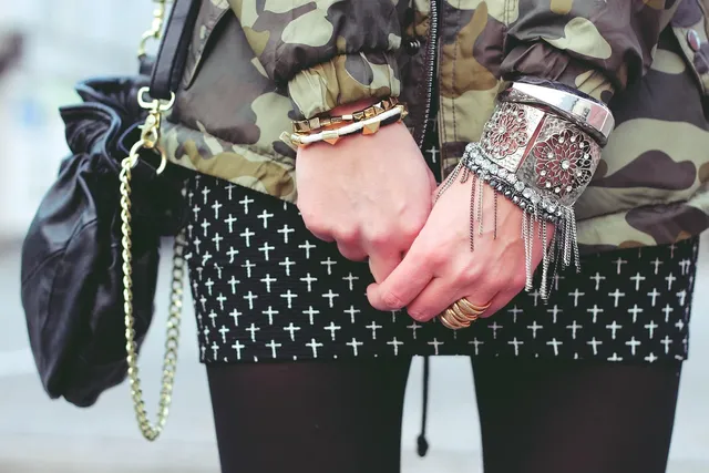Load image into Gallery viewer, Regular Paperclip Bracelet

